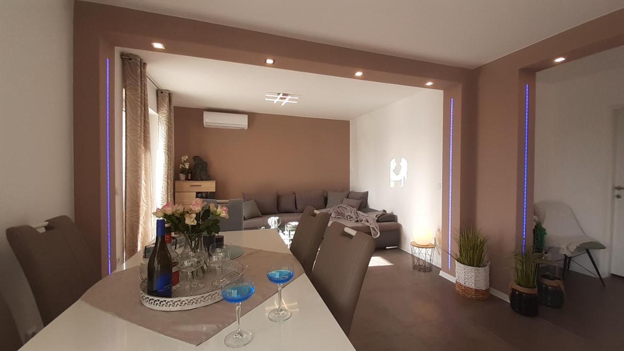 Villa Elke Maria With Overflow Pool And Hydromassage Novigrad Istria المظهر الخارجي الصورة