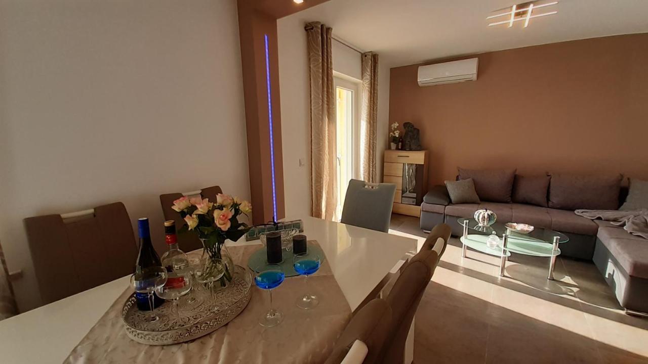 Villa Elke Maria With Overflow Pool And Hydromassage Novigrad Istria المظهر الخارجي الصورة