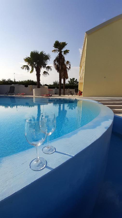 Villa Elke Maria With Overflow Pool And Hydromassage Novigrad Istria المظهر الخارجي الصورة