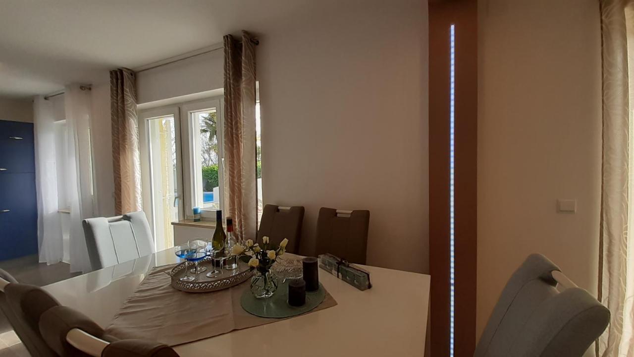 Villa Elke Maria With Overflow Pool And Hydromassage Novigrad Istria المظهر الخارجي الصورة