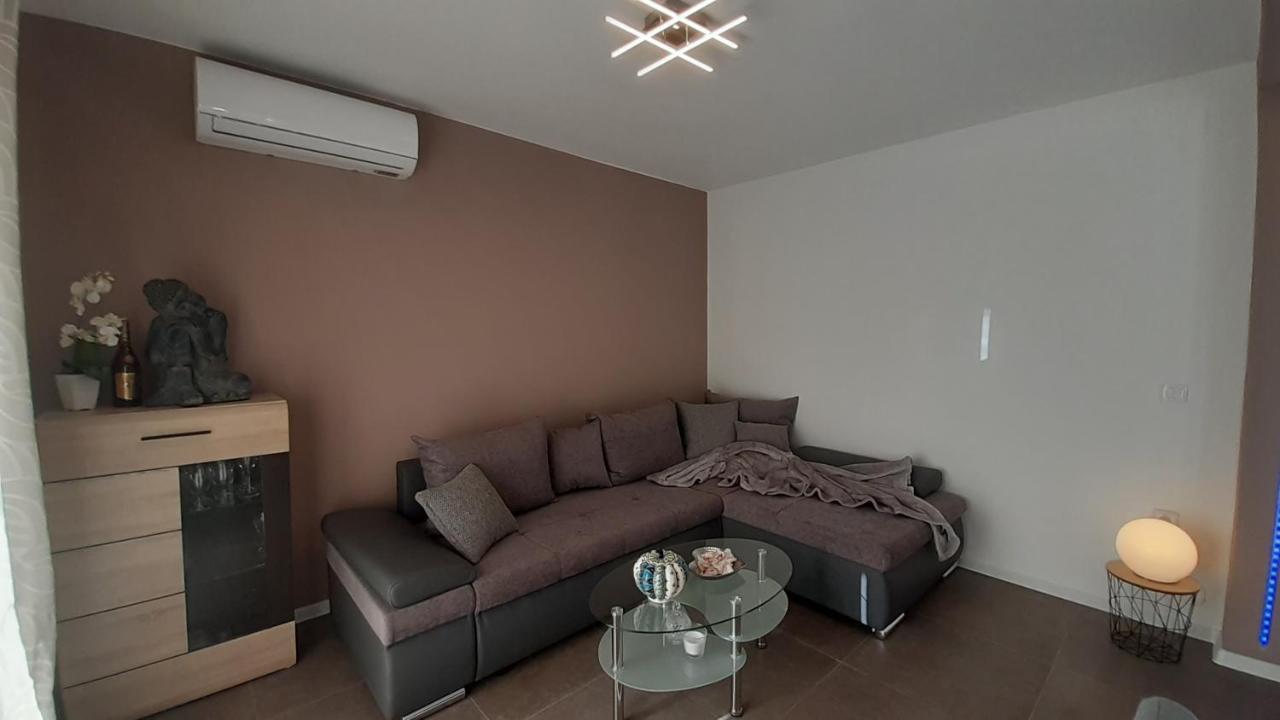 Villa Elke Maria With Overflow Pool And Hydromassage Novigrad Istria المظهر الخارجي الصورة