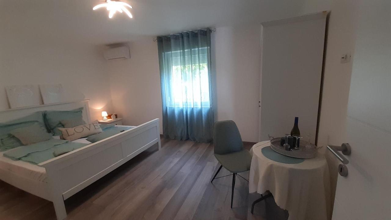 Villa Elke Maria With Overflow Pool And Hydromassage Novigrad Istria المظهر الخارجي الصورة