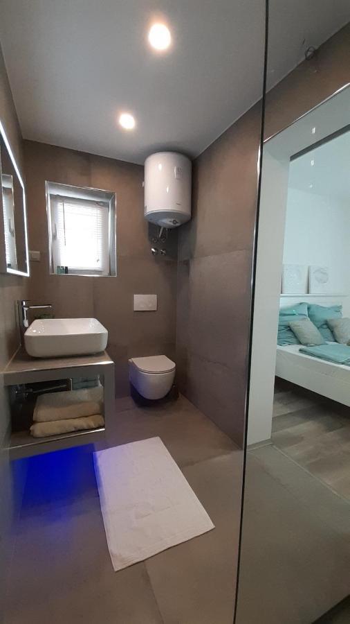 Villa Elke Maria With Overflow Pool And Hydromassage Novigrad Istria المظهر الخارجي الصورة