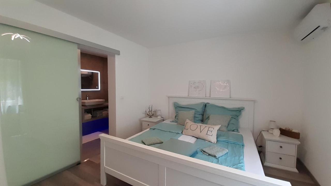 Villa Elke Maria With Overflow Pool And Hydromassage Novigrad Istria المظهر الخارجي الصورة