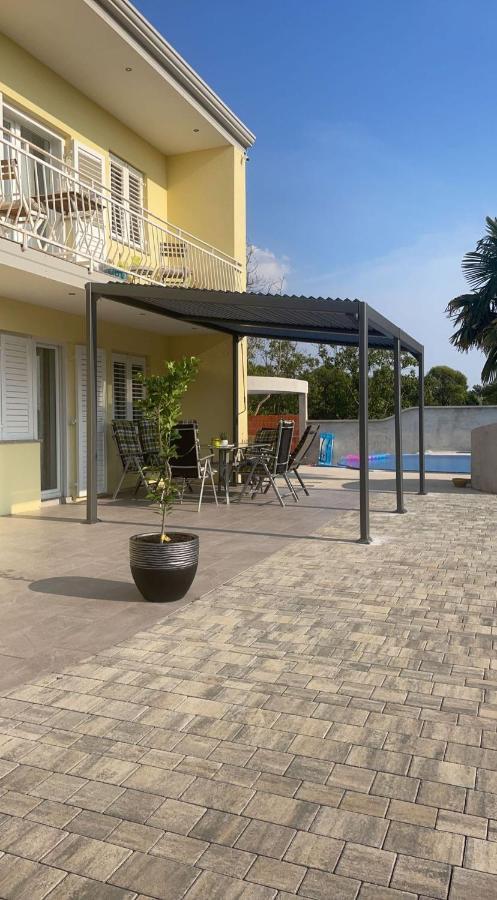 Villa Elke Maria With Overflow Pool And Hydromassage Novigrad Istria المظهر الخارجي الصورة