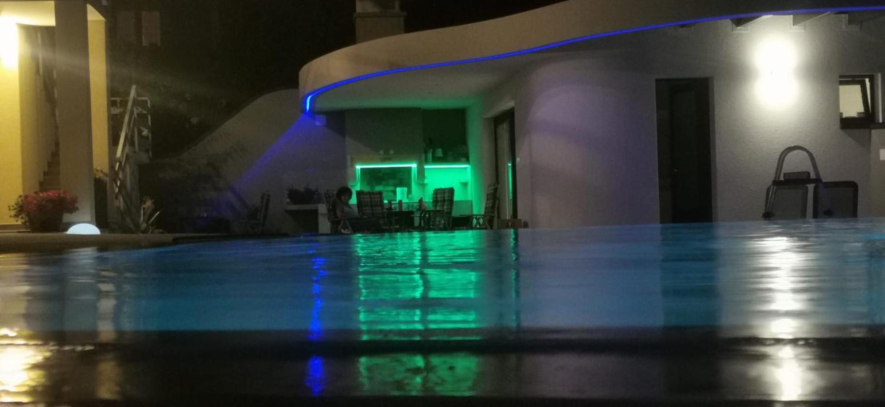 Villa Elke Maria With Overflow Pool And Hydromassage Novigrad Istria المظهر الخارجي الصورة