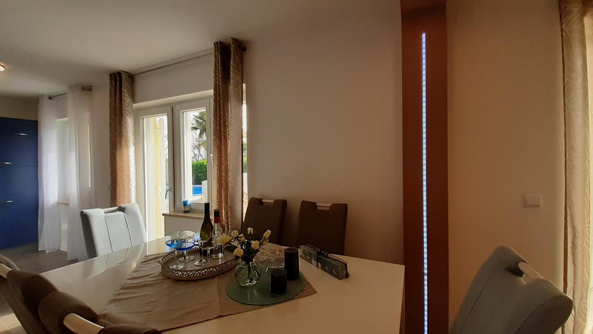 Villa Elke Maria With Overflow Pool And Hydromassage Novigrad Istria الغرفة الصورة