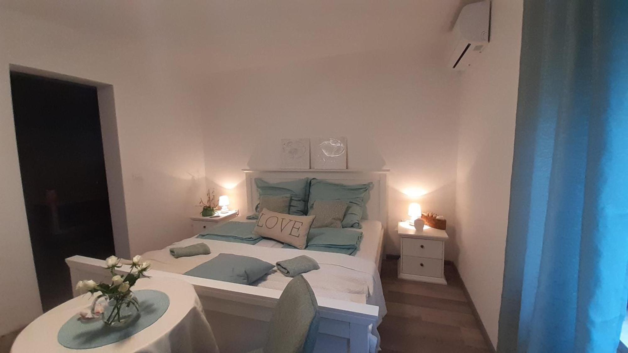 Villa Elke Maria With Overflow Pool And Hydromassage Novigrad Istria الغرفة الصورة