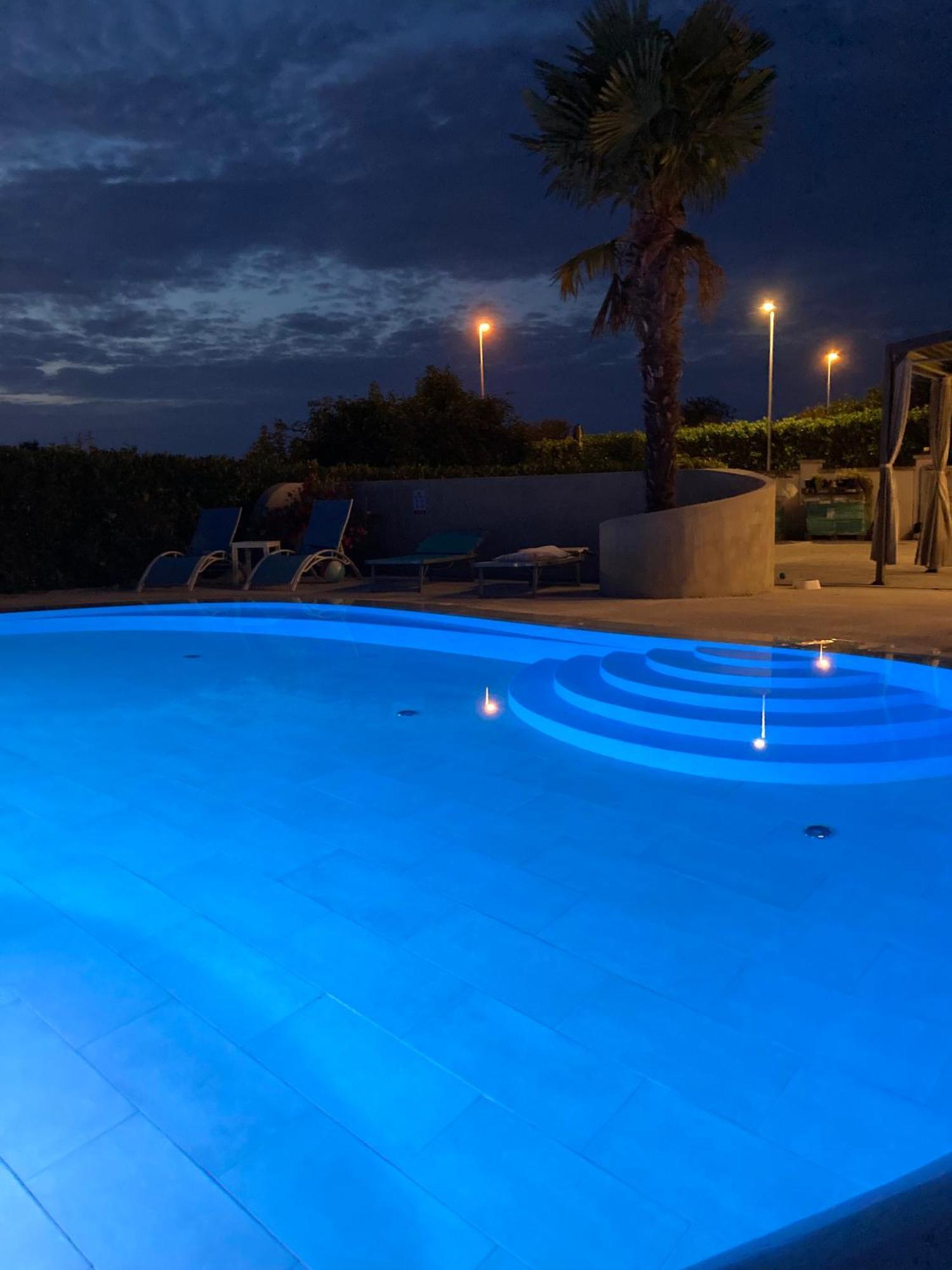 Villa Elke Maria With Overflow Pool And Hydromassage Novigrad Istria المظهر الخارجي الصورة